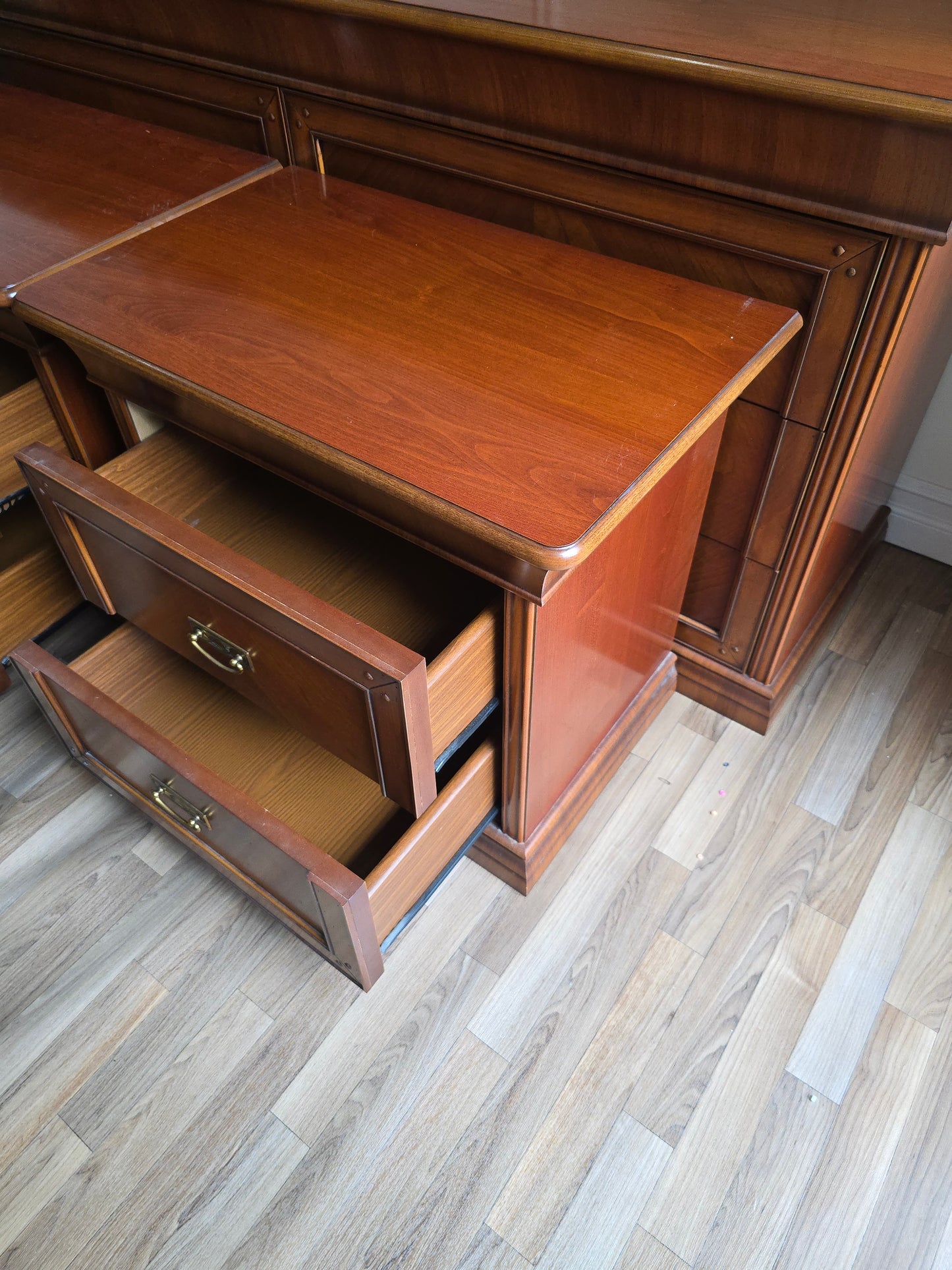 Vintage Solid Wood 6-Drawer Dresser with Two Matching Nightstands – Warm Wood Finish