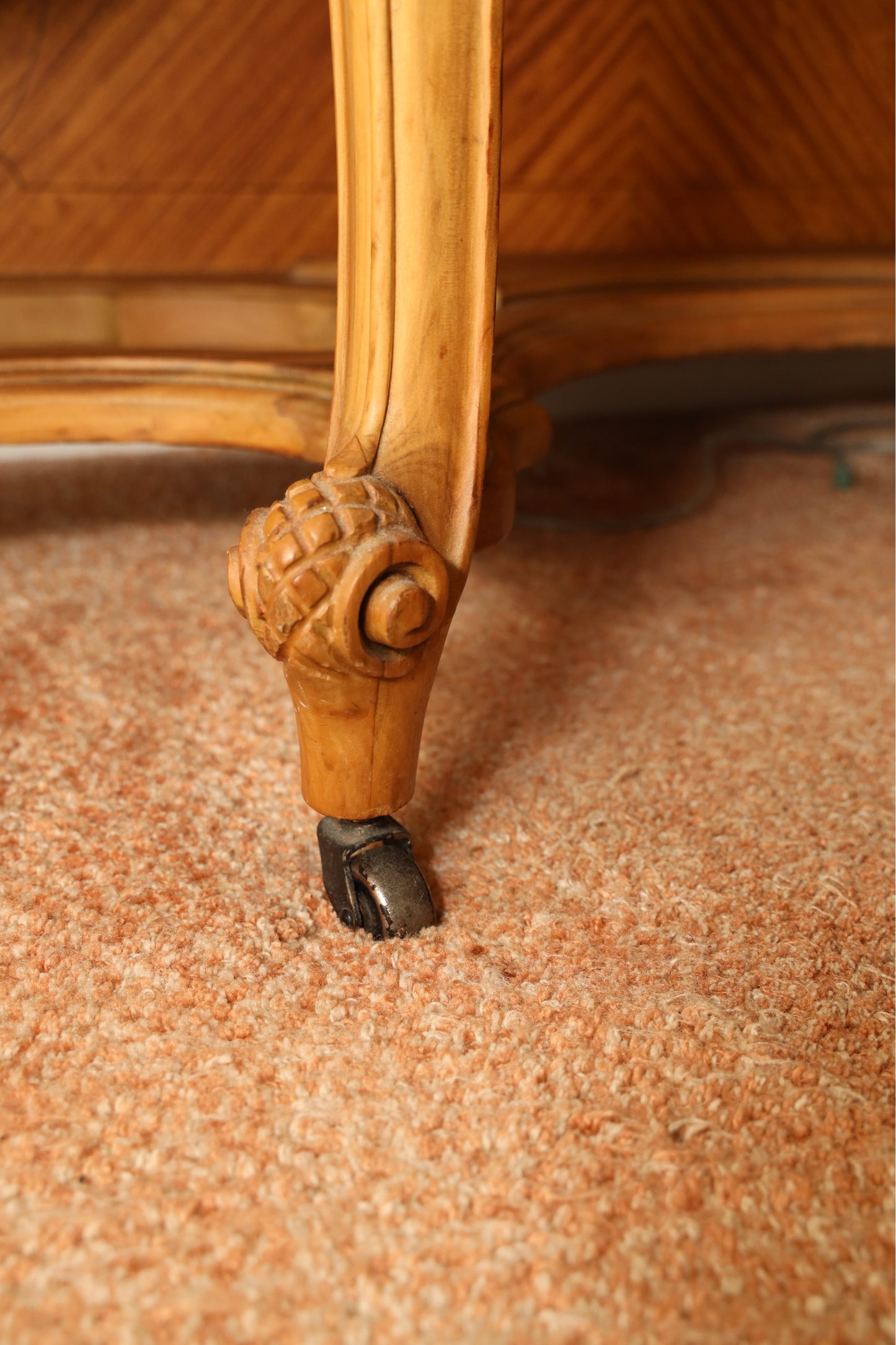 Antique French Rococo Vanity with Etched Mirror – Hand-Carved Burled Wood