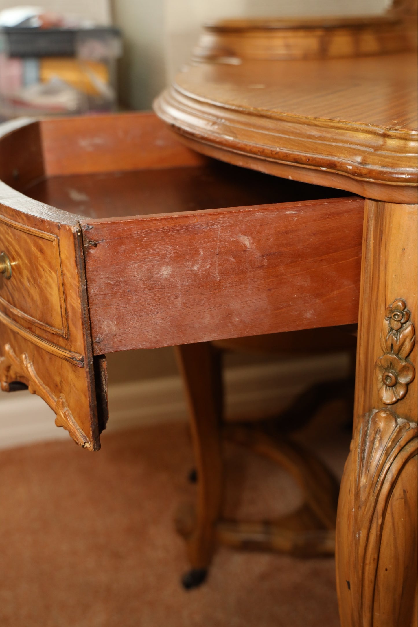 Antique French Rococo Vanity with Etched Mirror – Hand-Carved Burled Wood