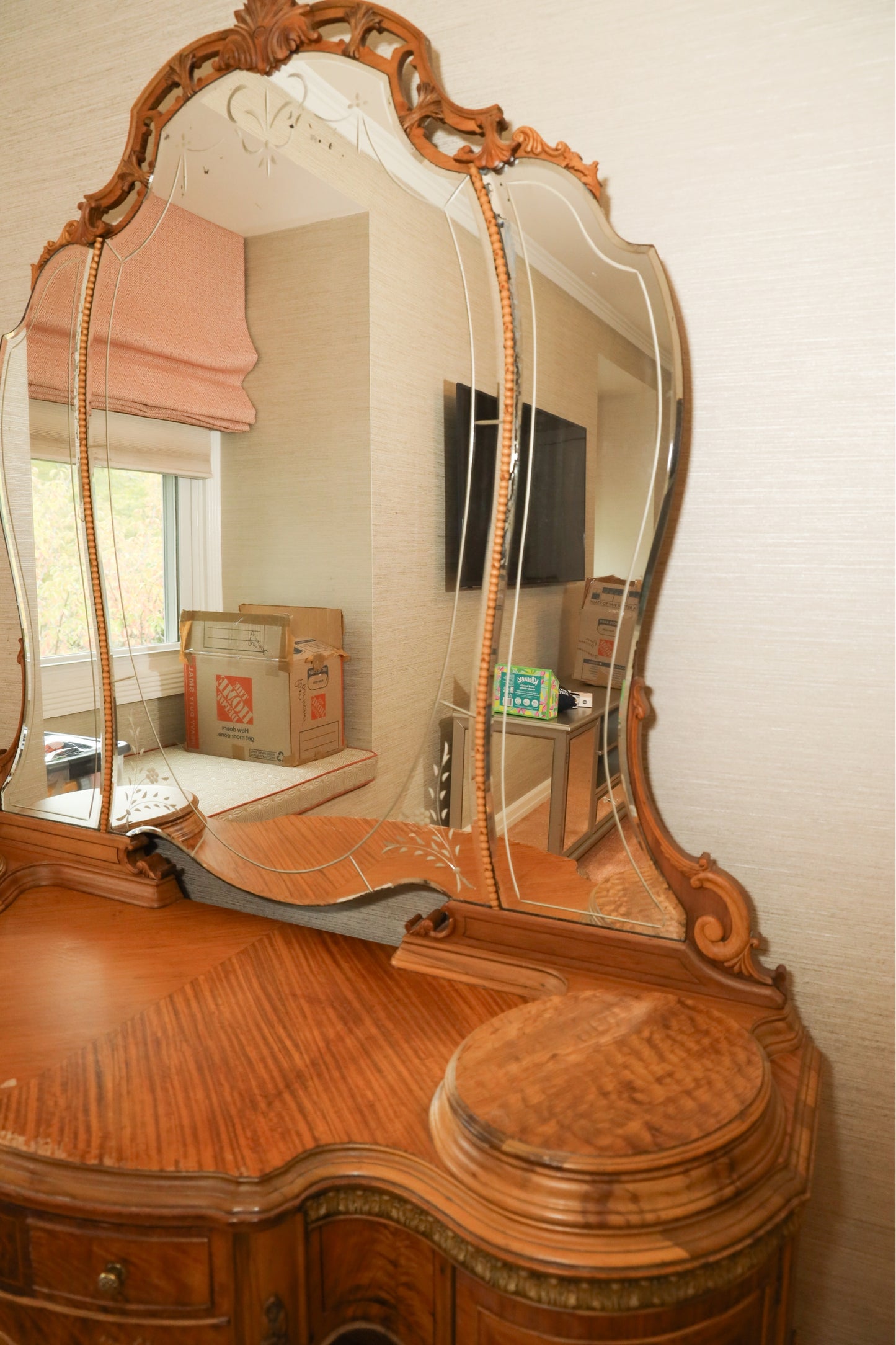 Antique French Rococo Vanity with Etched Mirror – Hand-Carved Burled Wood