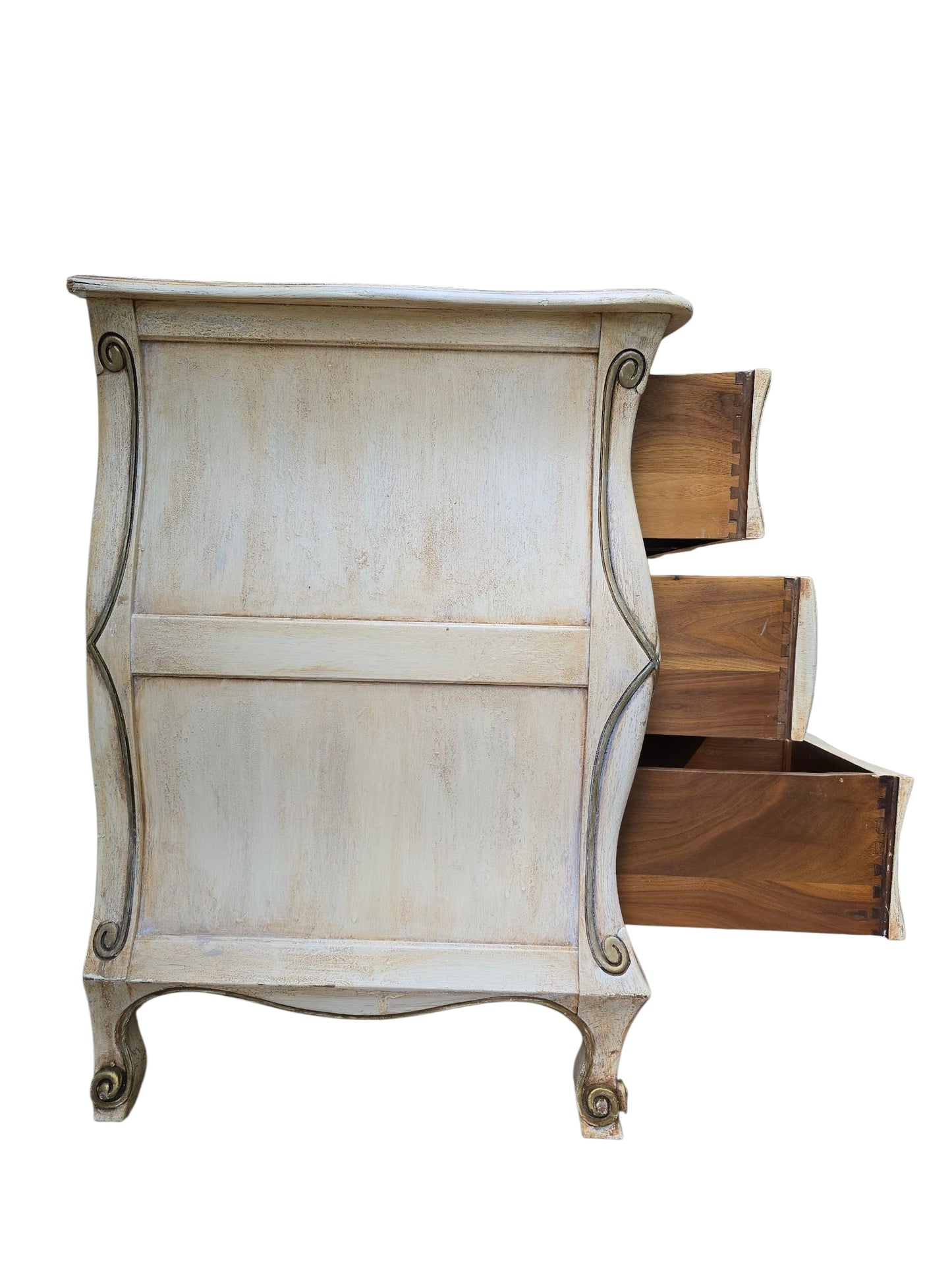 Chantilly French Provincial Dresser – Antique Nine-Drawer Chest with Serpentine Front