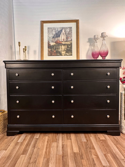 Elegant Solid Wood 8-Drawer Dresser by Stanley – Classic Black with Silver Knobs